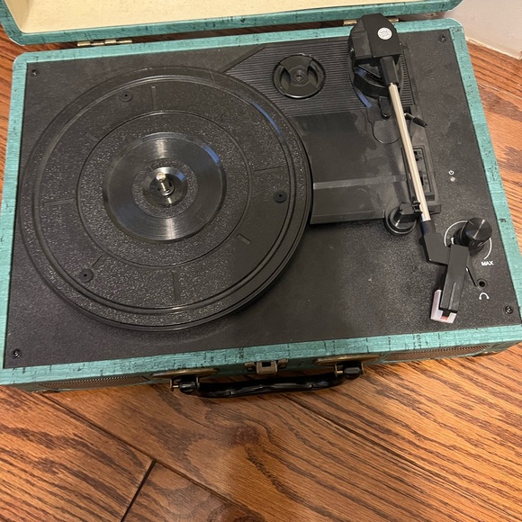 Record player - Picture 2 of 4